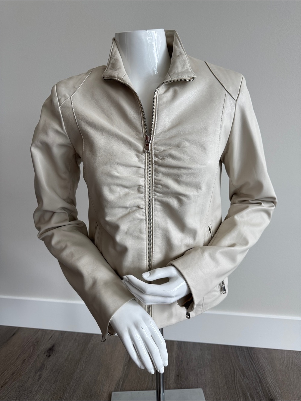 Vera Pelle Light Cream Zip-Front Leather Jacket